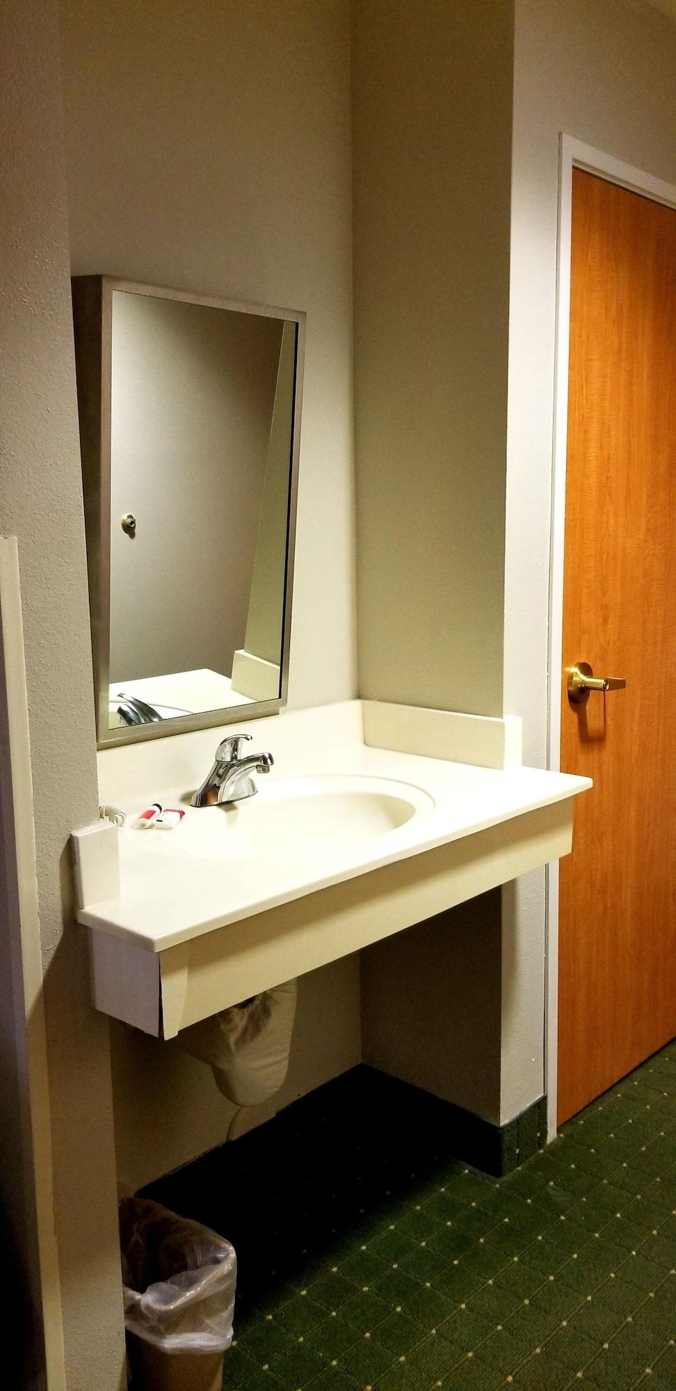 ซูเปอร์ 8 บาย วินด์แฮม ไพรด์ มิดเวล/มิดแวลเลย์/ ซอลต์เลกซิตี Hotel ภายนอก รูปภาพ