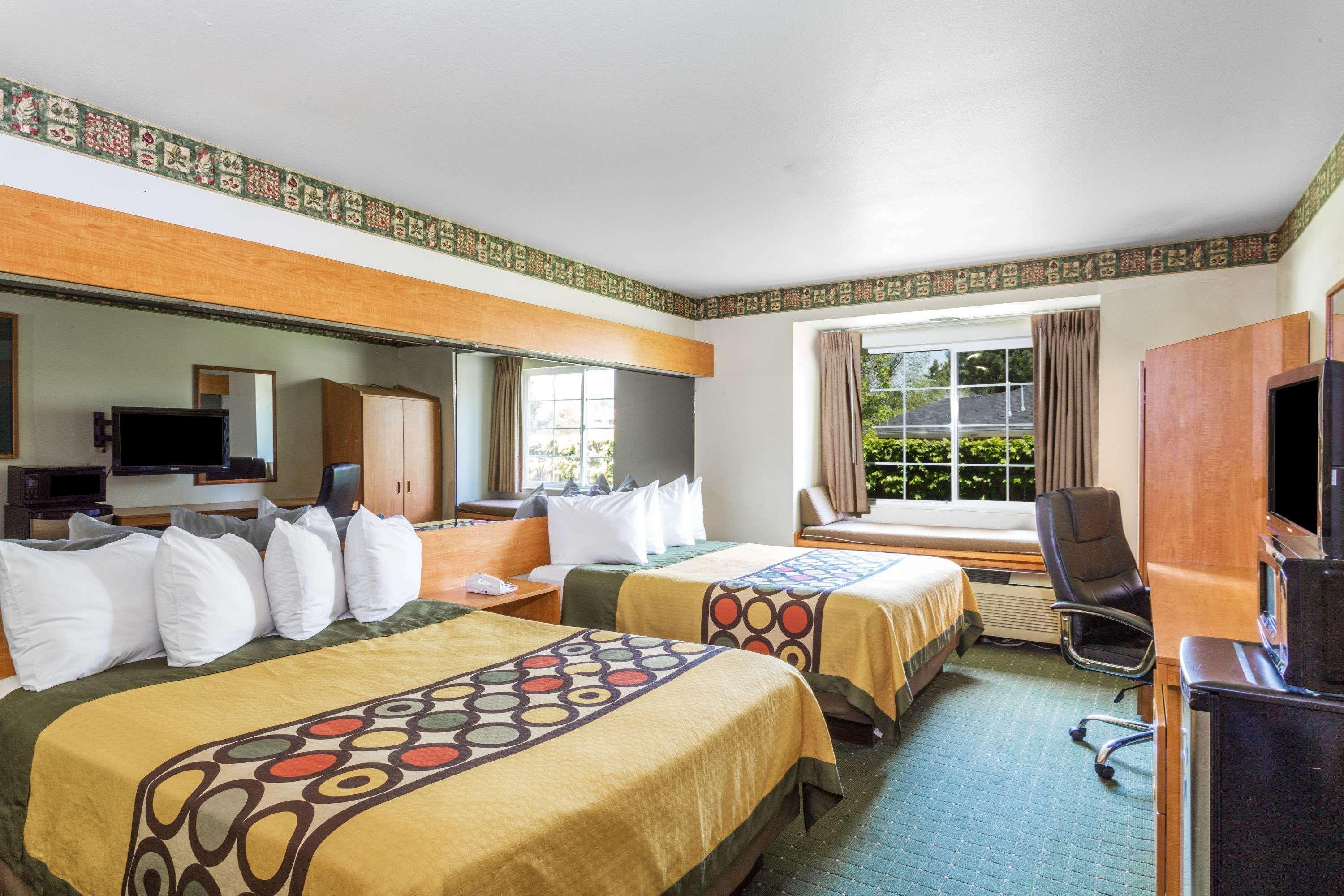 ซูเปอร์ 8 บาย วินด์แฮม ไพรด์ มิดเวล/มิดแวลเลย์/ ซอลต์เลกซิตี Hotel ภายนอก รูปภาพ