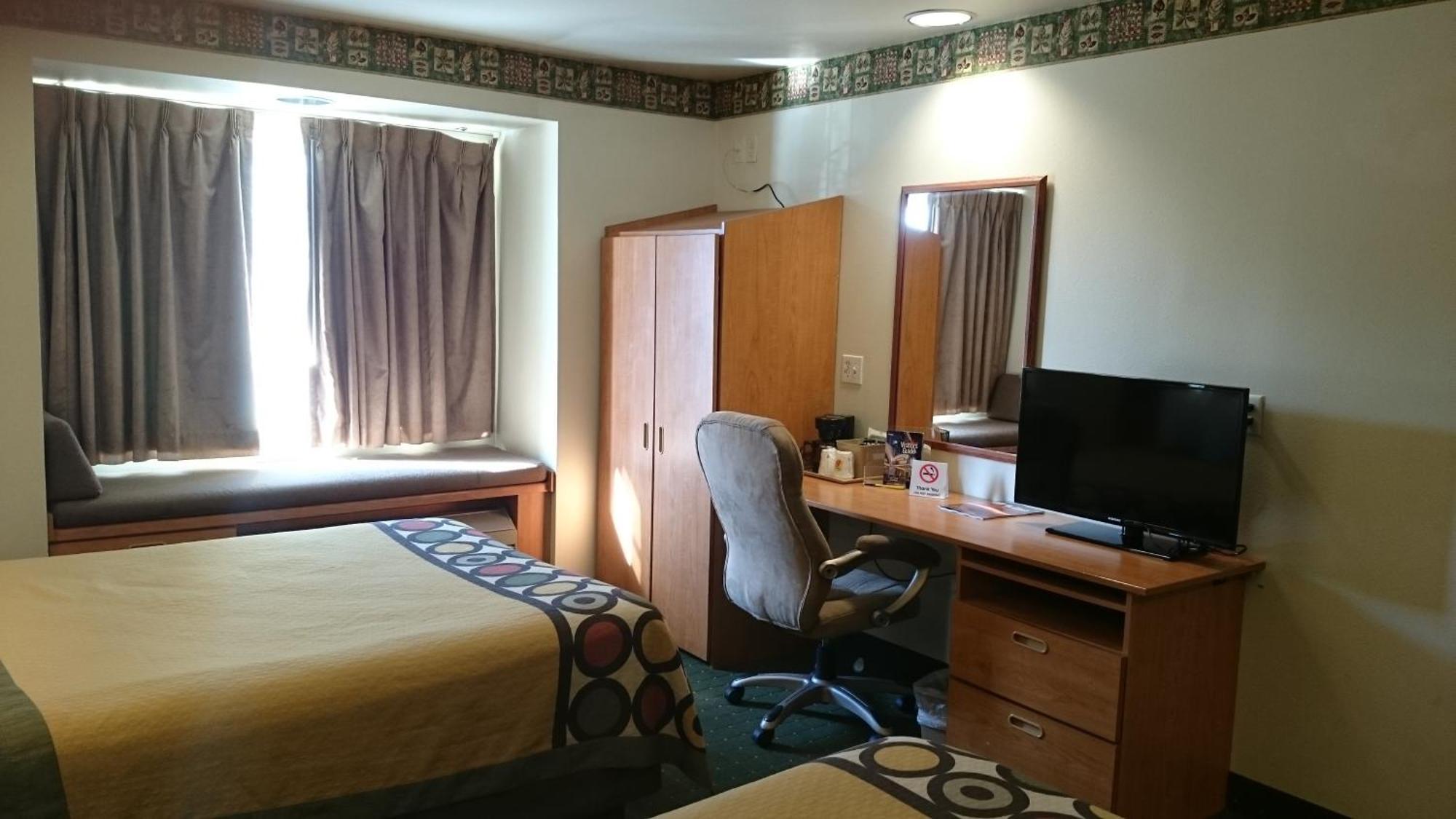 ซูเปอร์ 8 บาย วินด์แฮม ไพรด์ มิดเวล/มิดแวลเลย์/ ซอลต์เลกซิตี Hotel ภายนอก รูปภาพ